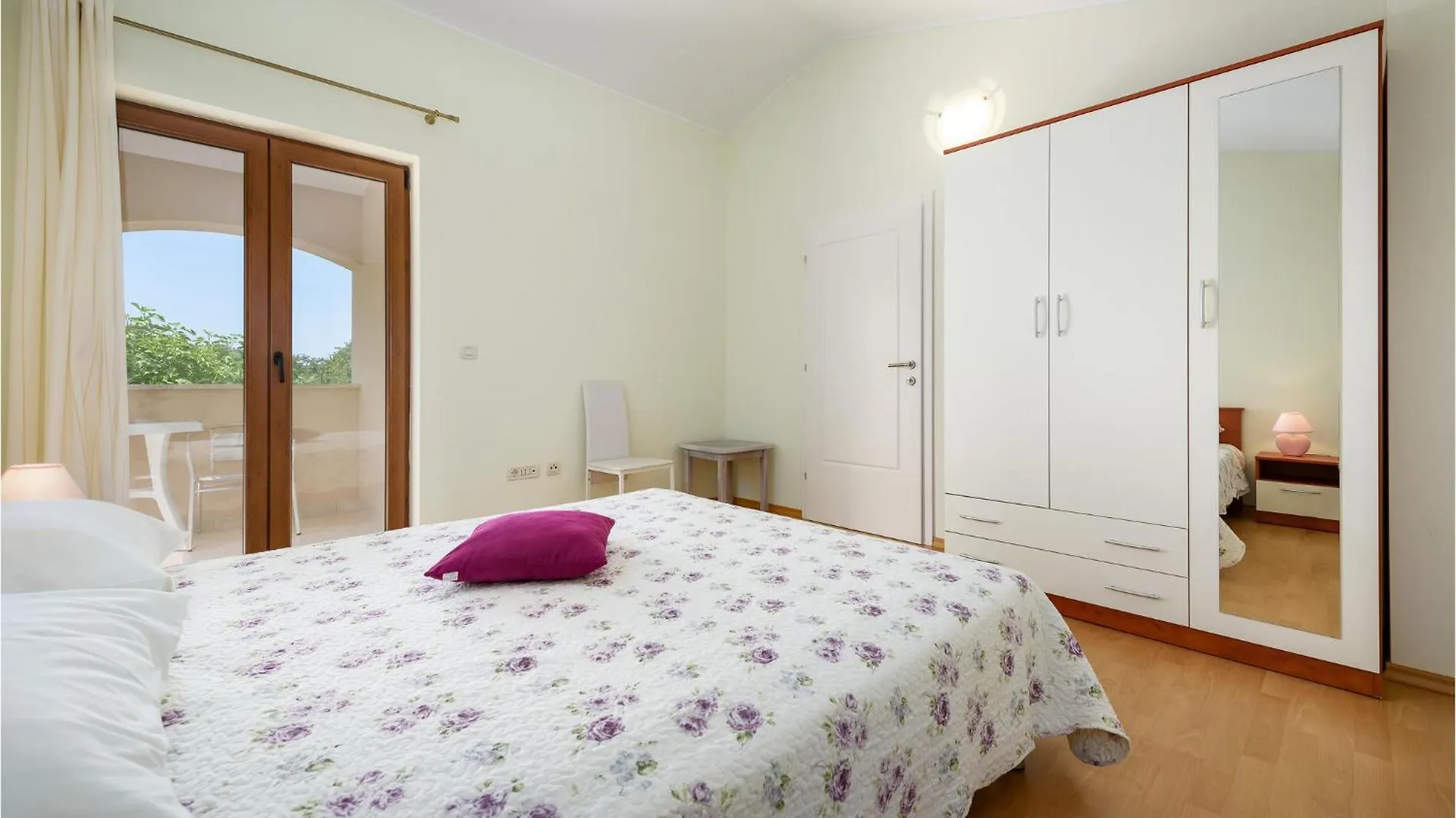 Lovely Home In Tinjan With Wifi 0*,  Κροατία